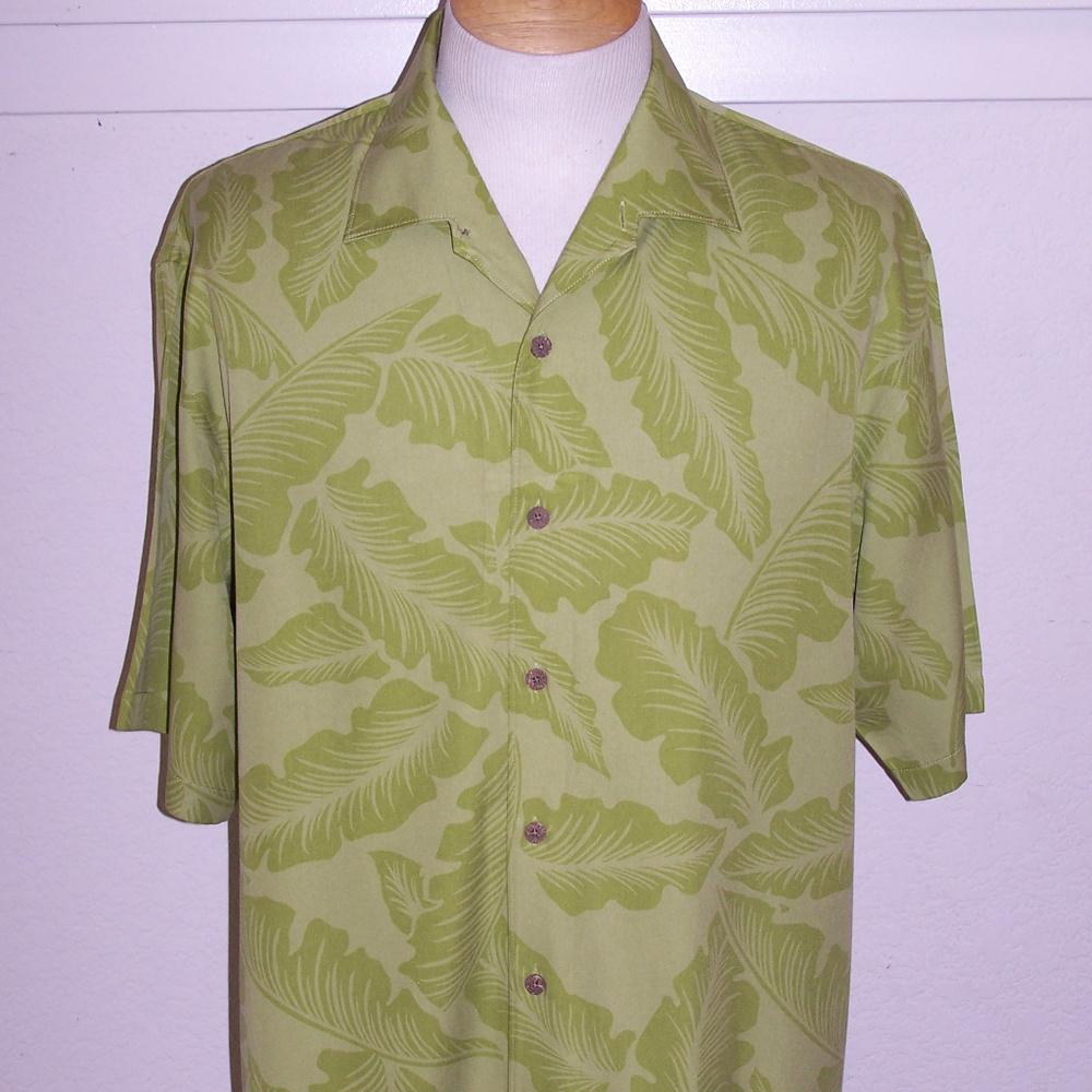 TOMMY BAHAMA 100% SILK HAWAIIAN FLORAL SHIRT S1560